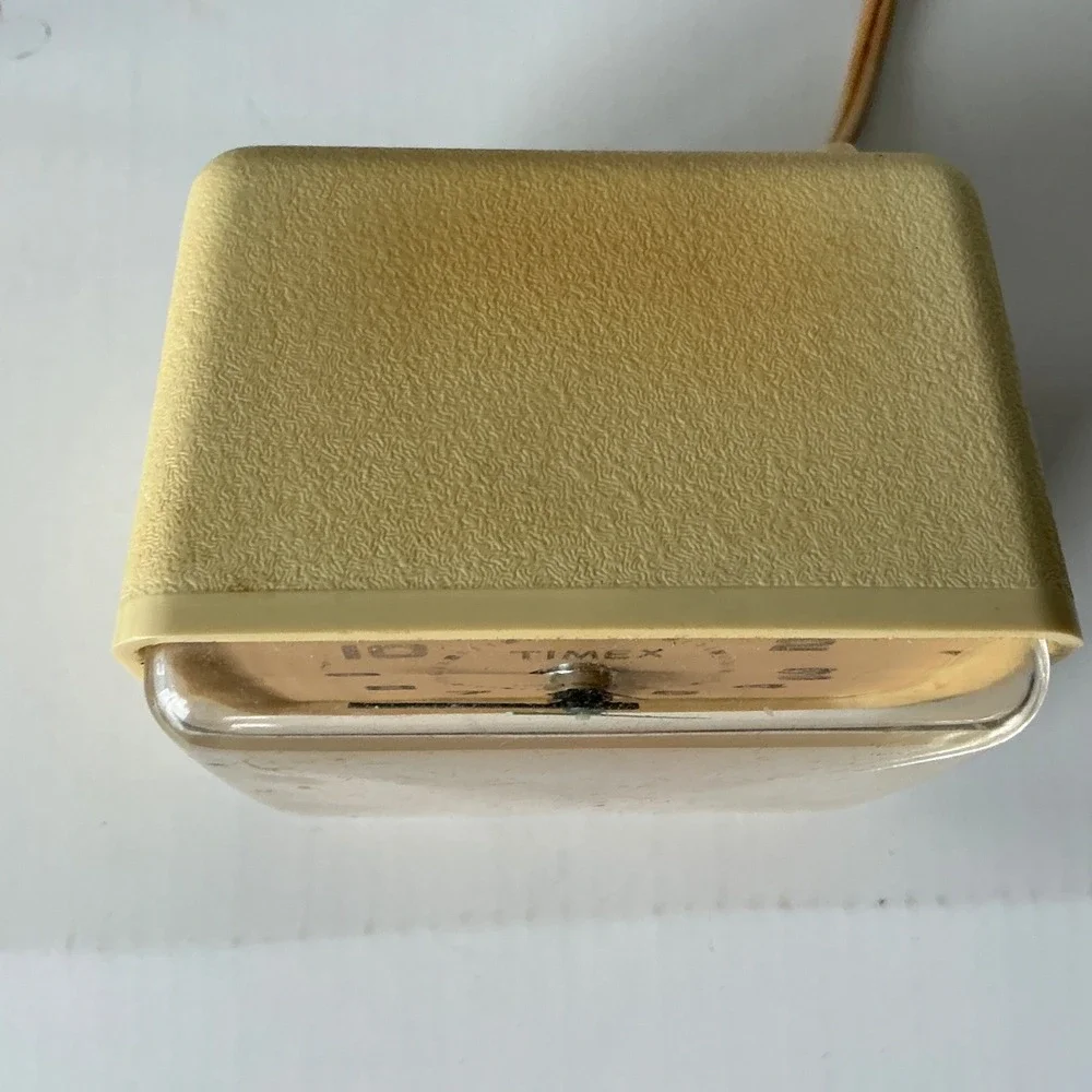 Timex Vintage Electric Alarm Clock Light Dial 7372-3A Cream Made in USA WORKS